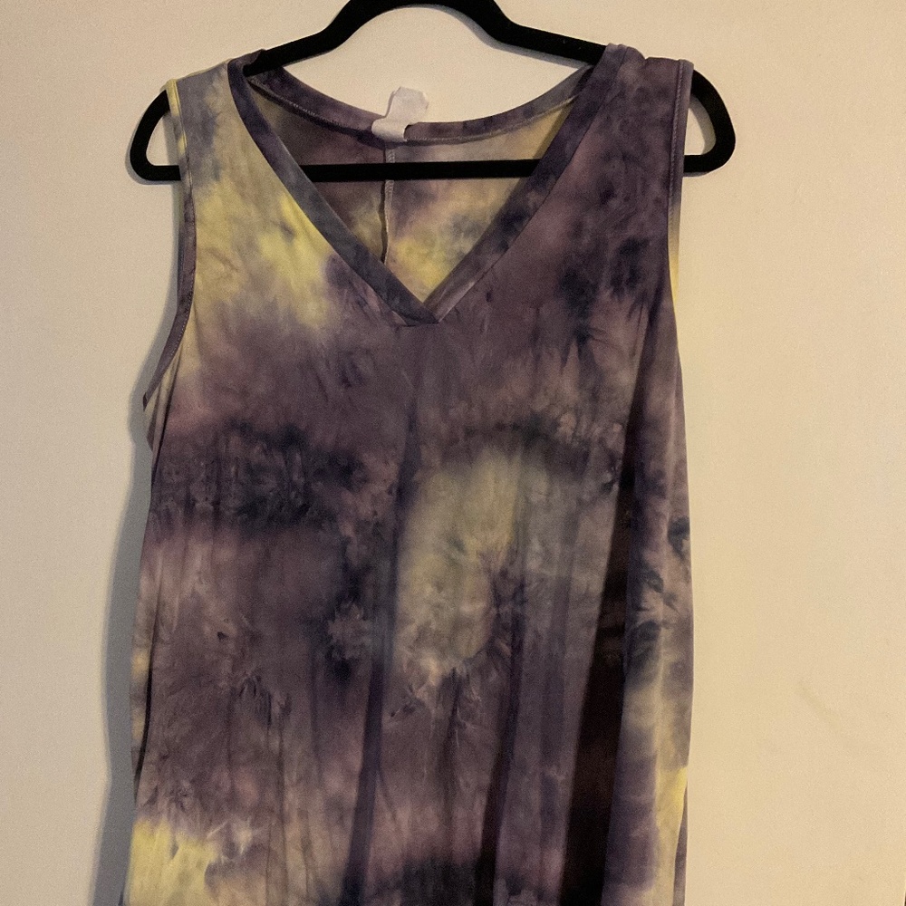 Sleeveless casual top